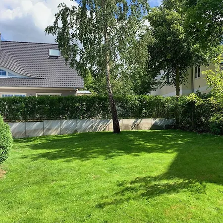 Ruhige Mit Sonnenterrasse Und Garten